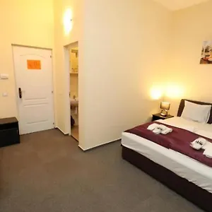 California 3*, Budapest Hongrie